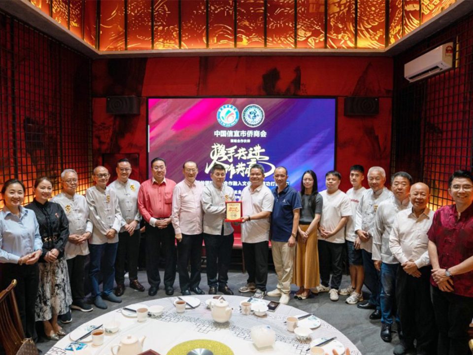 肖蛇总商会设宴欢迎信宜侨商会代表团